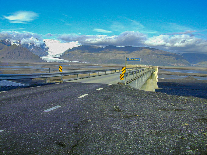 Brücke über den Skeydarársandur